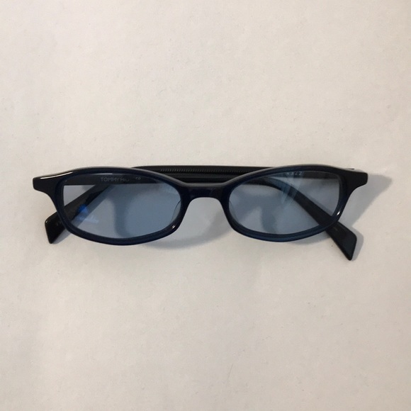 tommy hilfiger glasses case
